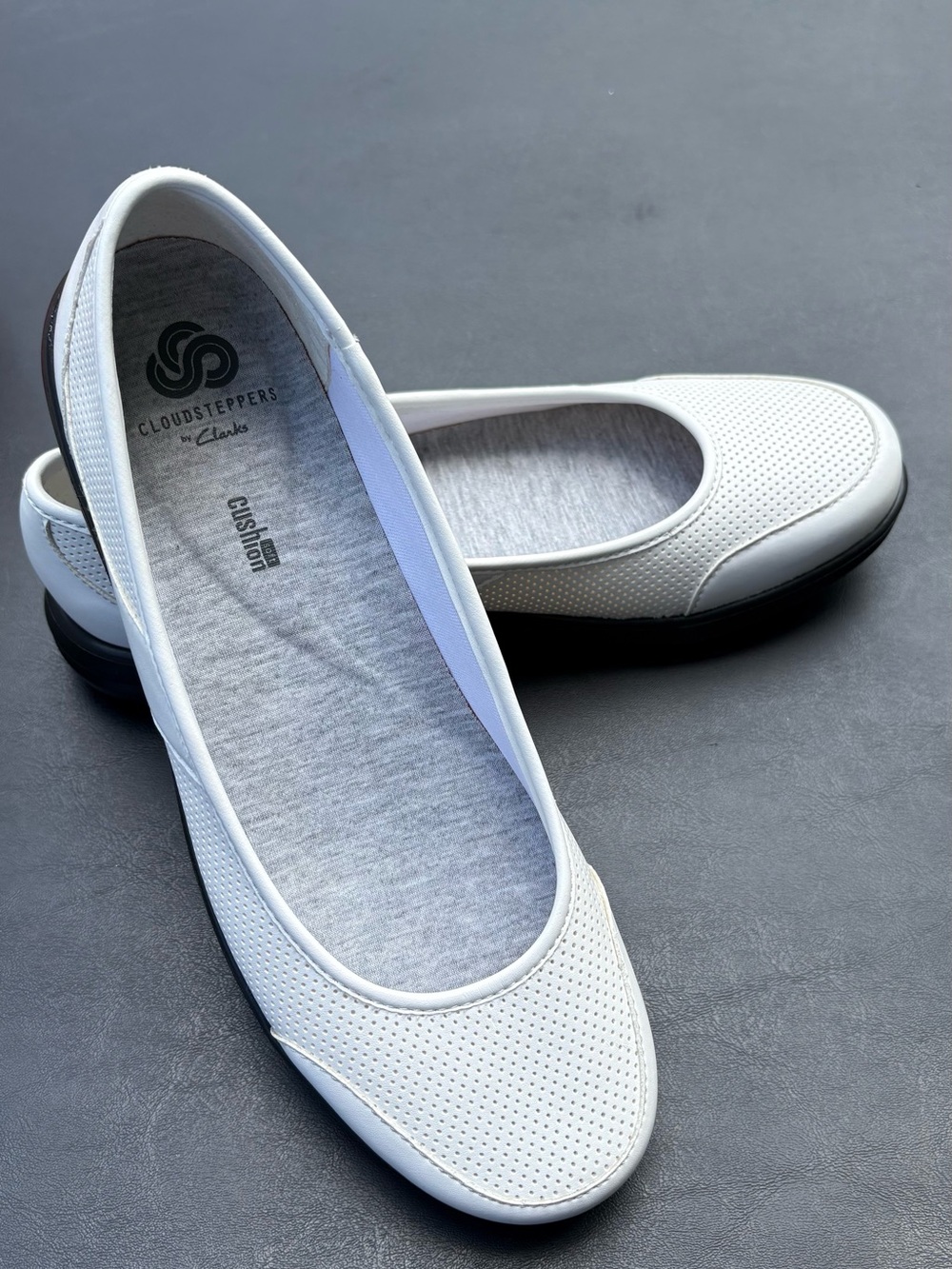 NEW women’s white leather Clark’s Cloudsteppers shoes. Lightweight flats - Picture 8 of 10